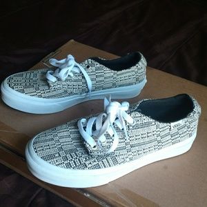 Vans black and white
